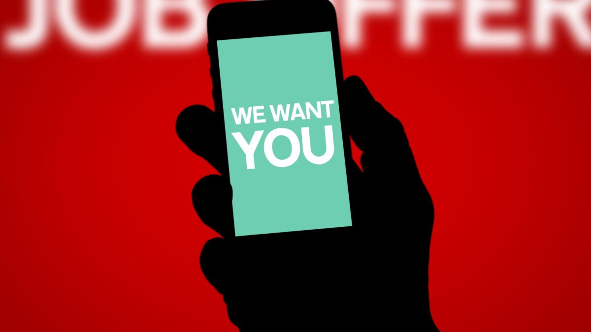 【年収アップ確定？】「競合他社同時応募」で内定率とオファー年収を吊り上げる戦略