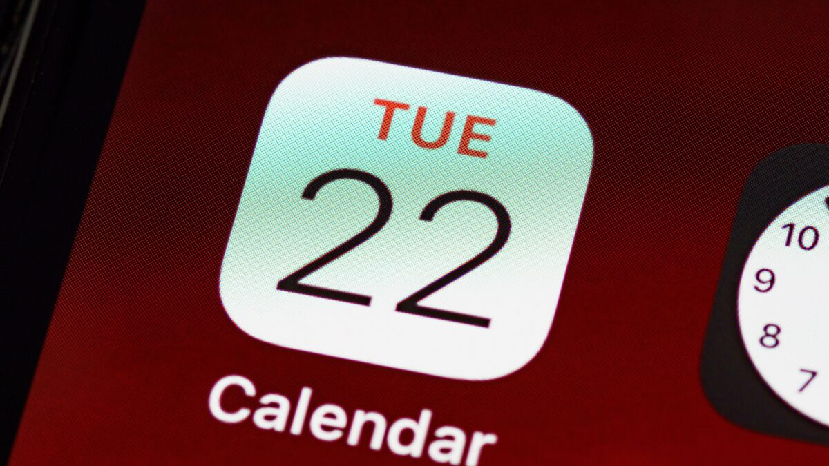 クレジットカードの審査通過率は「火曜の10〜11時」が最も高い!? 審査AIと在籍確認の“裏ロジック”を完全解説