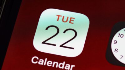 クレジットカードの審査通過率は「火曜の10〜11時」が最も高い!? 審査AIと在籍確認の“裏ロジック”を完全解説