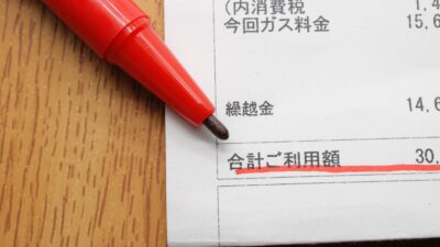 あなたの家だけ高い？同じ地域でガス代が月3,000円違う理由【知らなきゃ損するプロパンの仕組み】