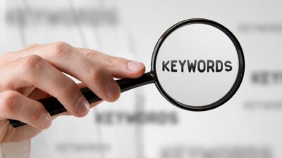 通勤中×特定キーワード＝クリック率2倍？「時間帯ターゲティング」の落とし穴