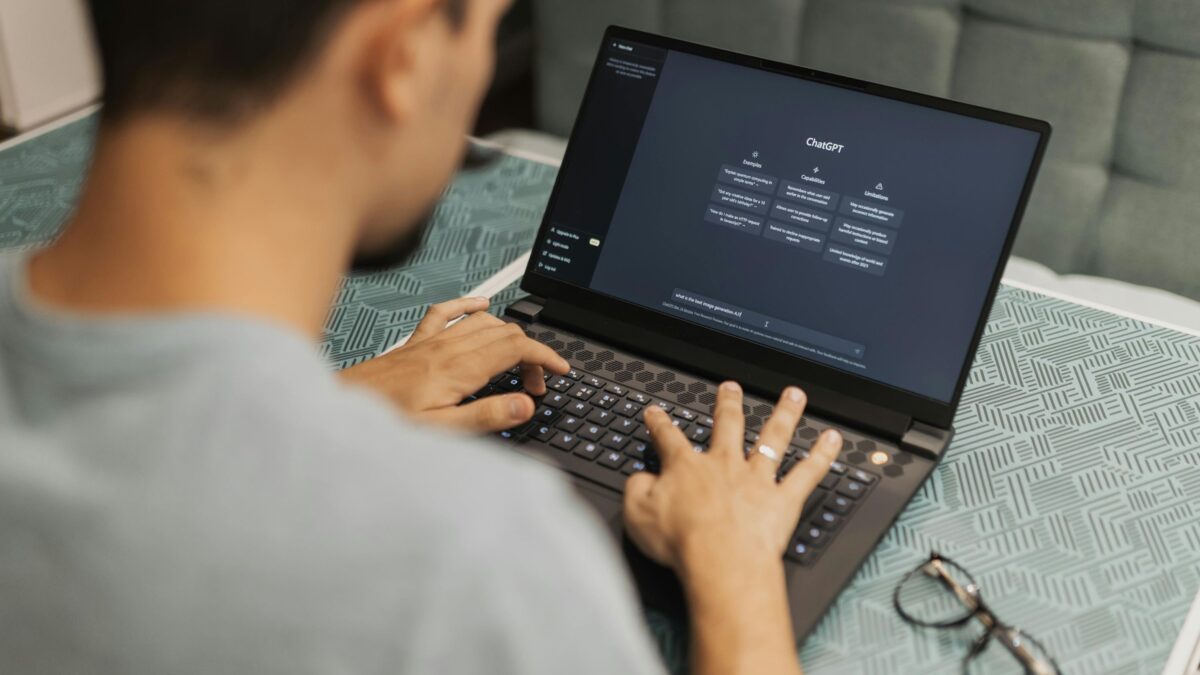 税理士の仕事、AIに奪われるのは『記帳代行』じゃない――本当に消える業務と、月額30万円を稼ぐ『AI時代の新・付加価値』の正体